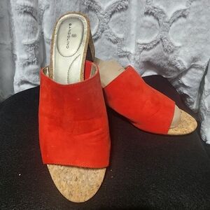Bandolino 8.5 red suede cork 2" block heel